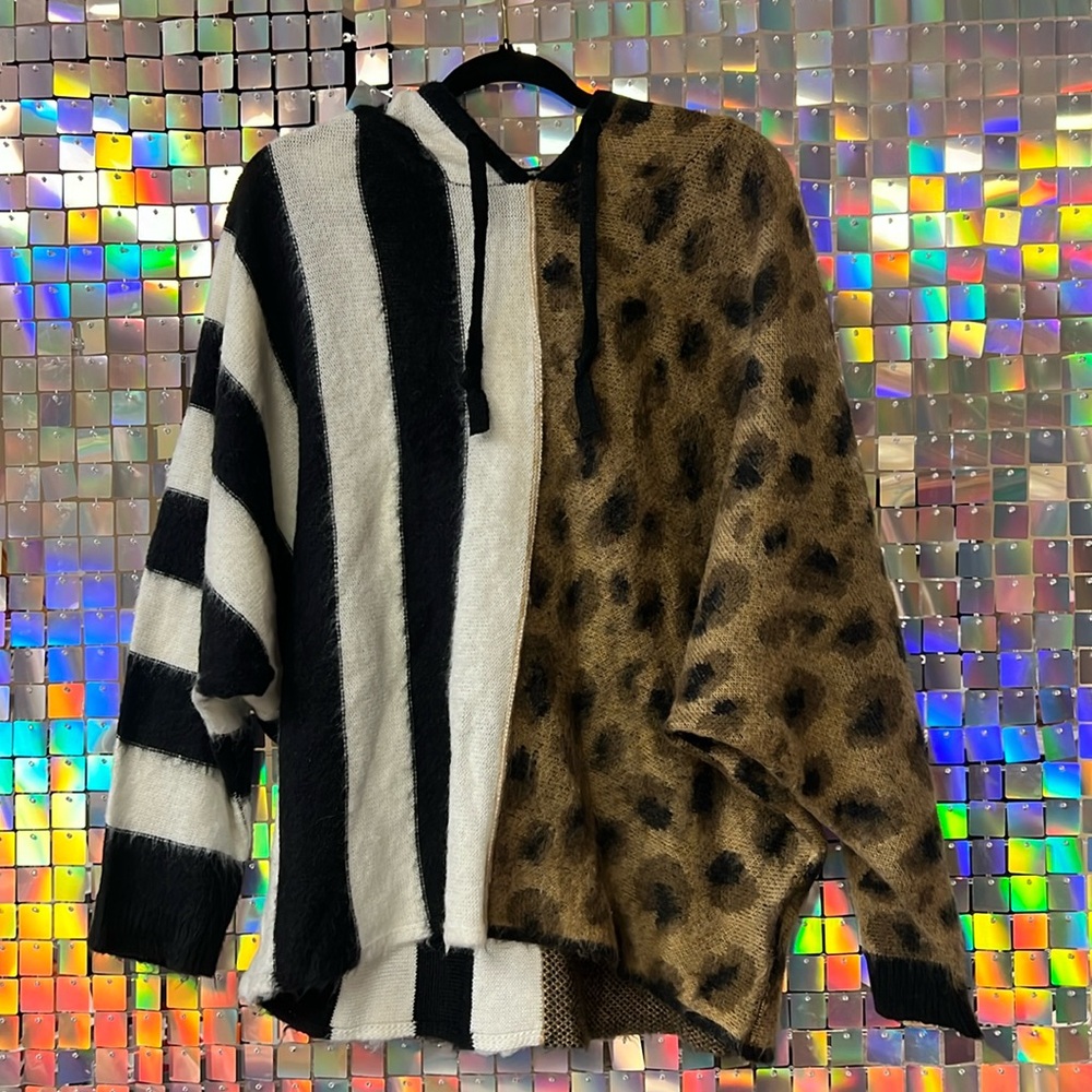 Animal print- split sweater
